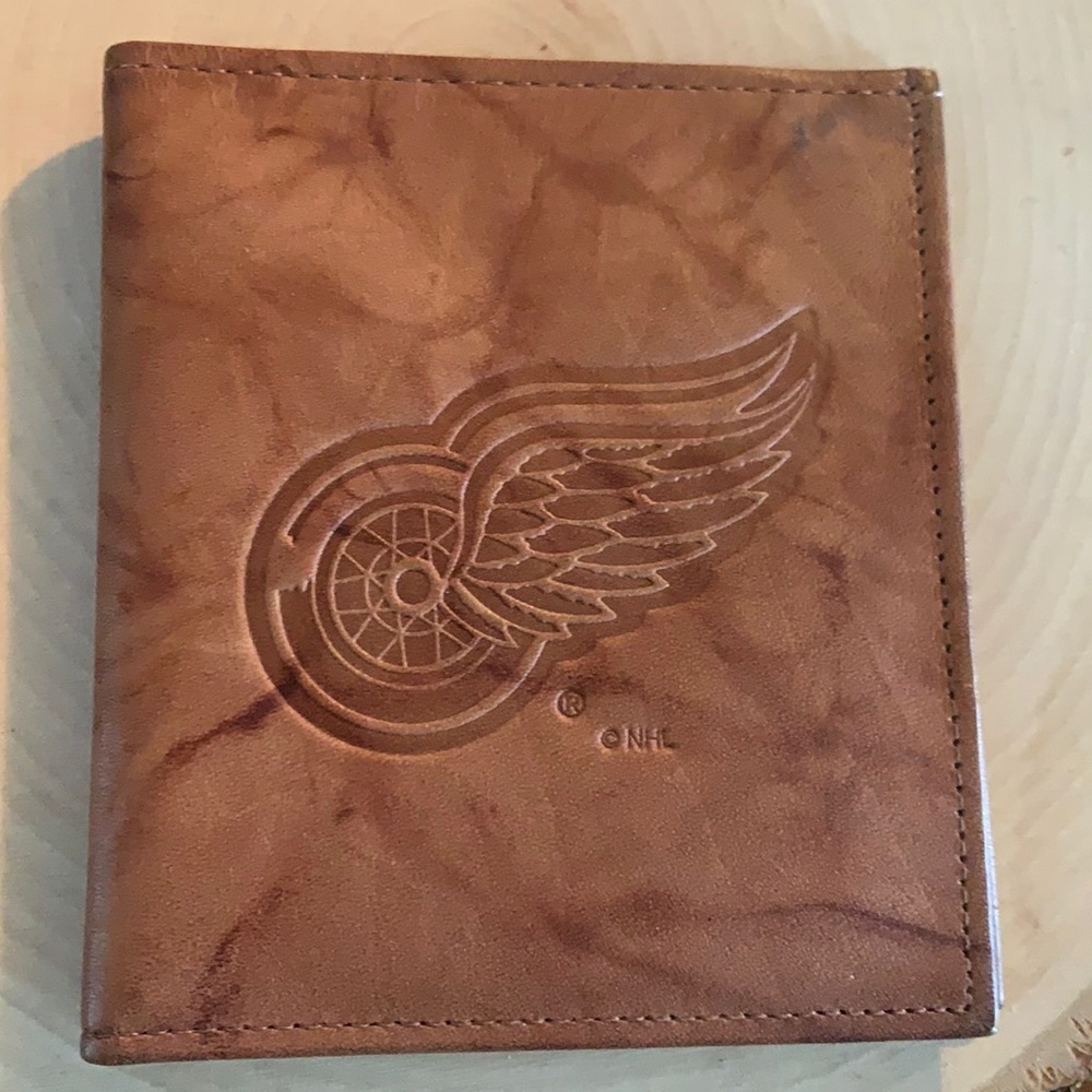 Redwing leather wallet cowhide 10 slots credit cards Detroit hockey